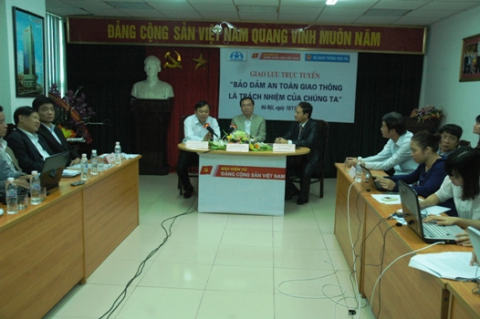 Cán bộ, đảng viên cần gương mẫu tuân thủ pháp luật giao thông